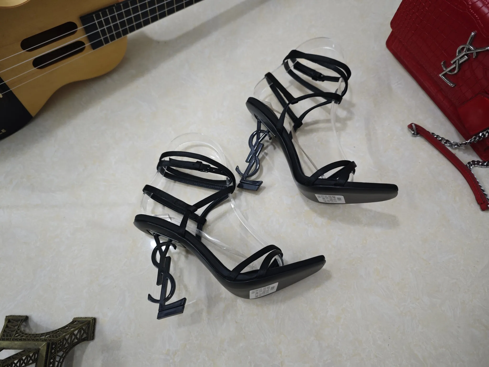 👟👟Ex-factory price 540👟👟【Saint Laurent】Yves Saint Laurent, high-heeled YSL high heels💃2025 early spring counter synchronizes the latest styles, YSL, decoration👠 Classic and high-quality glamorous masterpieces, the hottest autumn and winter series in the counter, with temperament, fashion, classic and attractive design style 😌The effect on the feet is particularly beautiful〰️, the materials are imported from Italy 🇮🇹 calf, imported black sheepskin, lining, and foot pads; sheepskin, stiletto high heels, size 35-41 (34.41.42 must be customized, non-refundable) outsole; imported genuine leather outsole, with full counter packaging